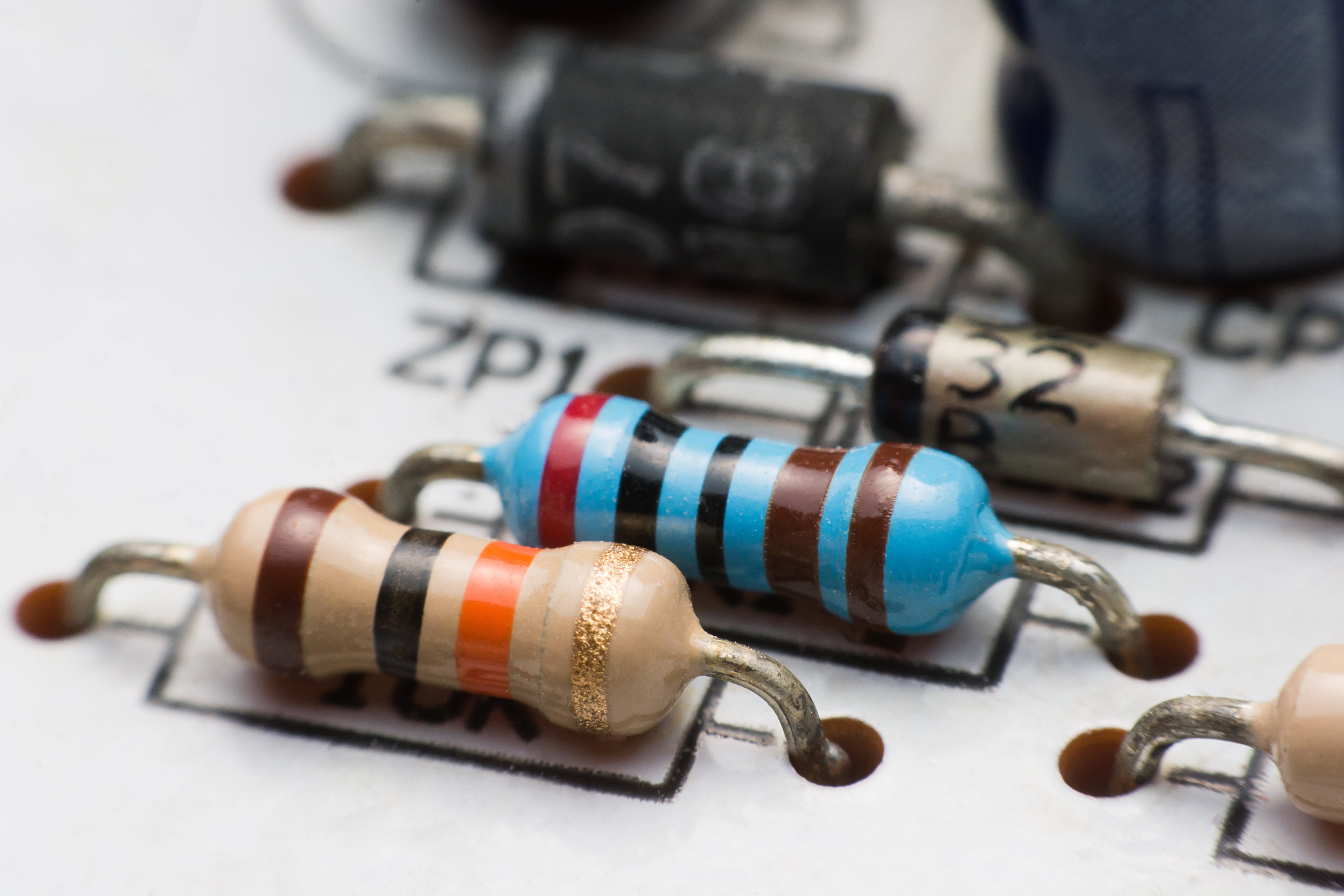 The Soul of the Circuit: Vintage Components vs. Modern Engineering
